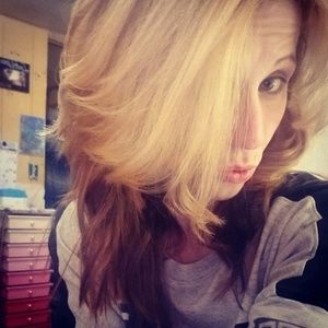 Meet your Posher, Caitlin